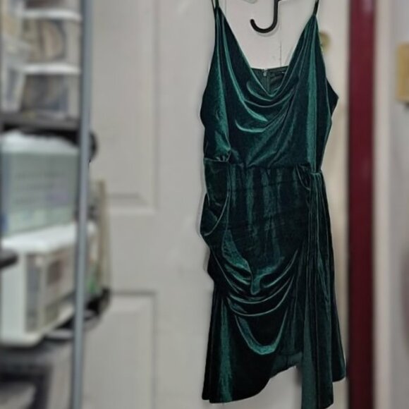 New TFNC London Cowl Neck Adjustable Straps Drape Detail Velvet Bodycon - Picture 2 of 5
